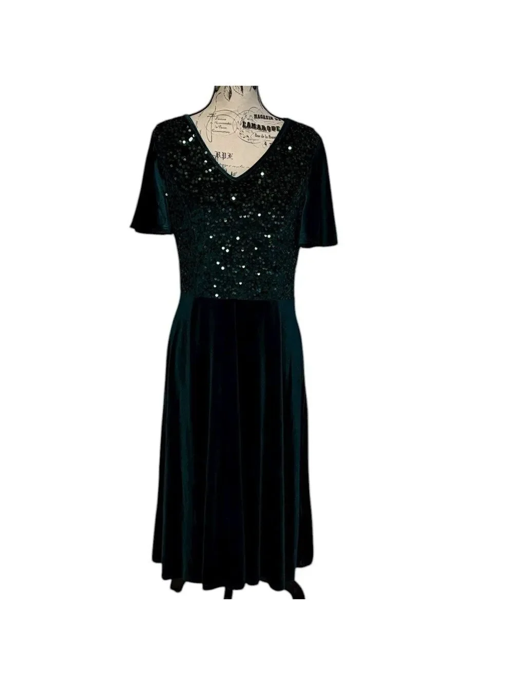 Elegant Green Velvet Dress Sequin Flutter Sleeves Size L - Picture 1 of 6
